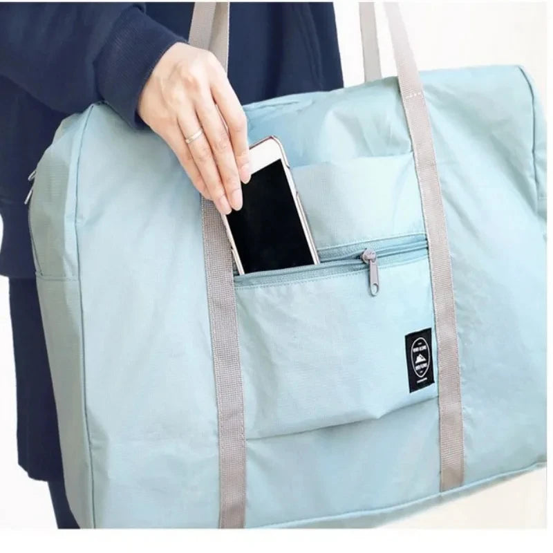 Foldable travel duffel bag - lifestyle shot