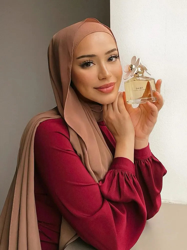 Chiffon Hijab – model front view | Velvetova
