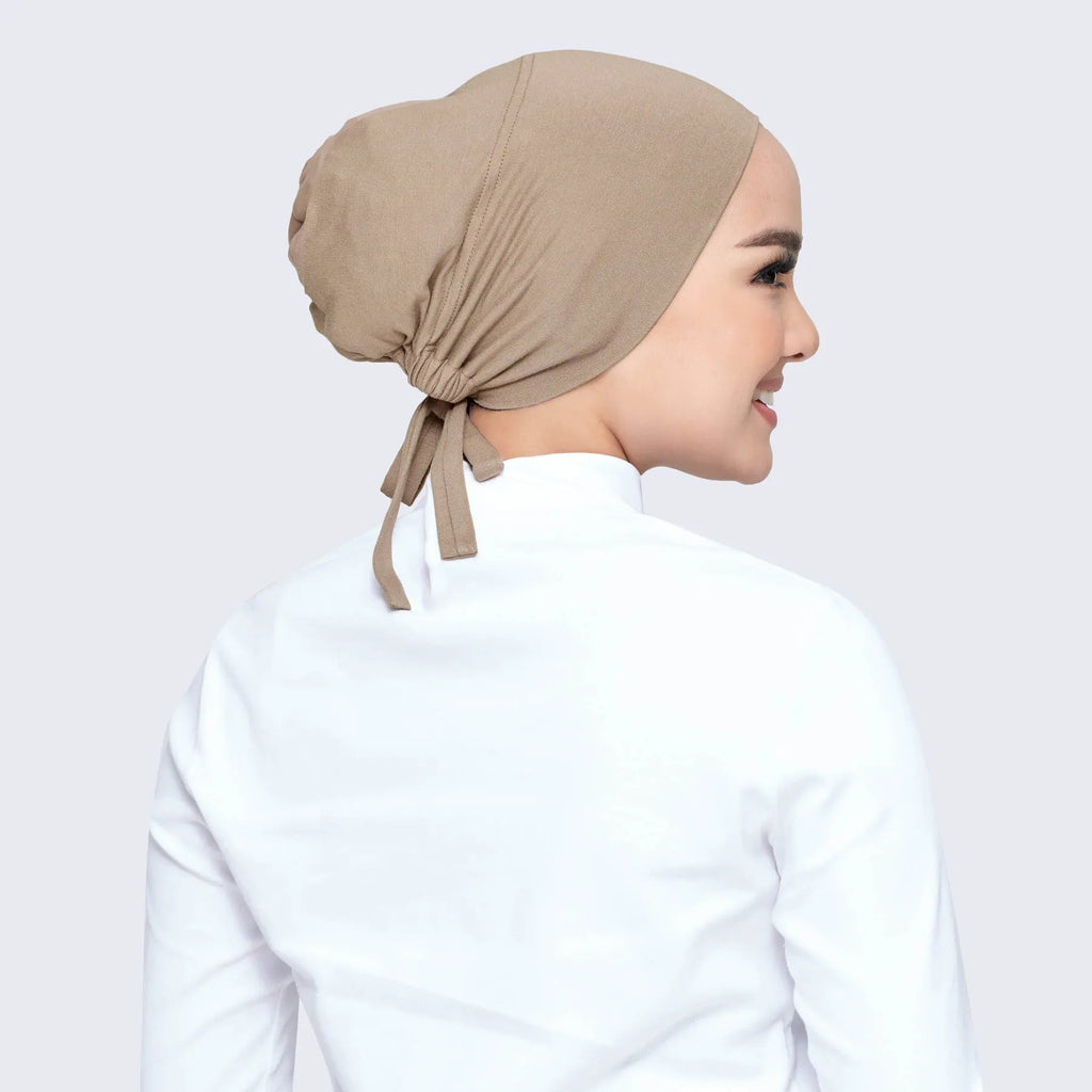 Hijab Undercap – model back view | Velvetova